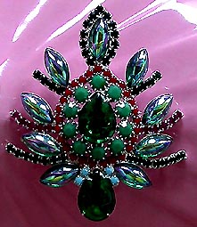 a beautiful vintage costume jewelry brooch unsigned