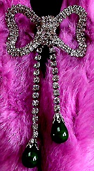 a beautiful vintage costume jewelry brooch unsigned