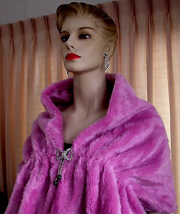 a beautiful vintage costume jewelry brooch unsigned