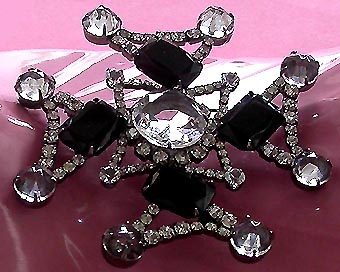 a beautiful vintage costume jewelry brooch unsigned