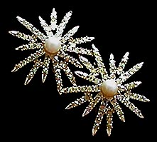 a beautiful vintage costume jewelry brooch unsigned
