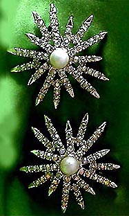 a beautiful vintage costume jewelry brooch unsigned