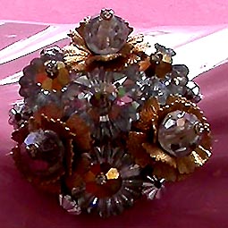 a beautiful vintage costume jewelry brooch unsigned