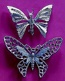 a beautiful vintage costume jewelry brooch unsigned