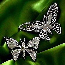a beautiful vintage costume jewelry brooch unsigned