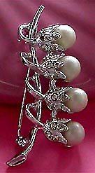 a beautiful vintage costume jewelry brooch unsigned