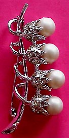 a beautiful vintage costume jewelry brooch unsigned