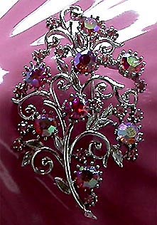 a beautiful vintage costume jewelry brooch unsigned