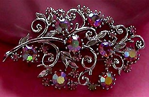 a beautiful vintage costume jewelry brooch unsigned