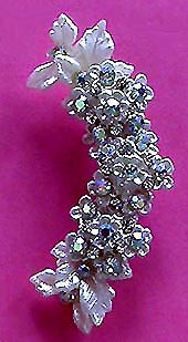 a beautiful vintage costume jewelry brooch unsigned