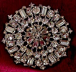 a beautiful vintage costume jewelry brooch unsigned