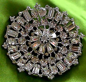 a beautiful vintage costume jewelry brooch unsigned