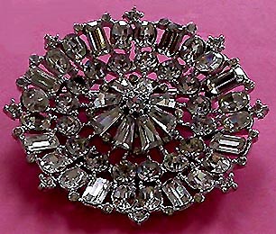 a beautiful vintage costume jewelry brooch unsigned