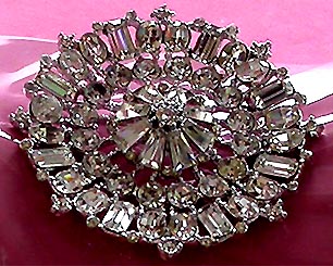 a beautiful vintage costume jewelry brooch unsigned