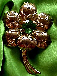 a beautiful vintage costume jewelry brooch unsigned