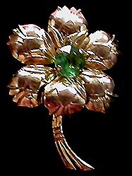 a beautiful vintage costume jewelry brooch unsigned