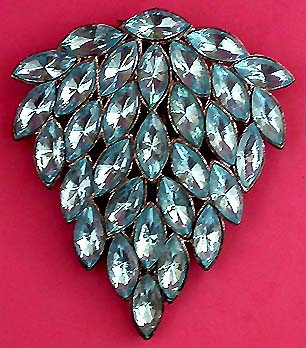 a beautiful vintage costume jewelry brooch unsigned