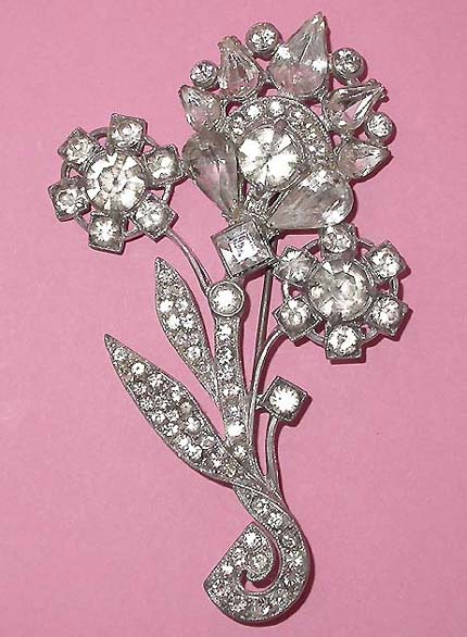 a beautiful vintage costume jewelry brooch unsigned
