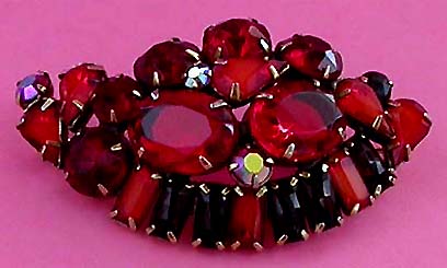 a beautiful vintage costume jewelry brooch unsigned