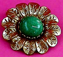 a beautiful vintage costume jewelry Brooch unsigned