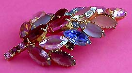 a beautiful vintage costume jewelry brooch unsigned