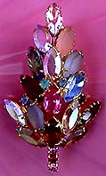 a beautiful vintage costume jewelry Brooch unsigned