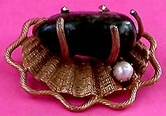 a beautiful vintage costume jewelry brooch unsigned