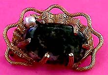 a beautiful vintage costume jewelry Brooch unsigned