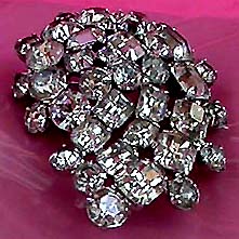 a beautiful vintage costume jewelry brooch unsigned