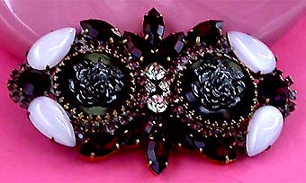 a beautiful vintage costume jewelry brooch unsigned