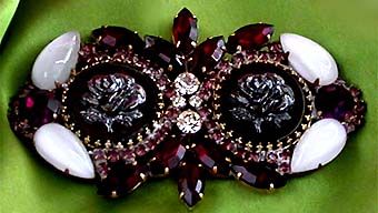 a beautiful vintage costume jewelry brooch unsigned