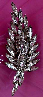 a beautiful vintage costume jewelry brooch unsigned