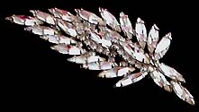 a beautiful vintage costume jewelry brooch unsigned