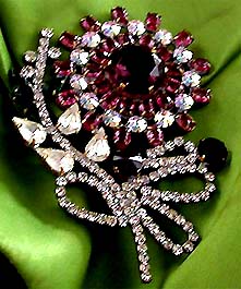 a beautiful vintage costume jewelry brooch unsigned