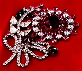 a beautiful vintage costume jewelry brooch unsigned