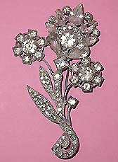 a beautiful vintage costume jewelry Brooch unsigned