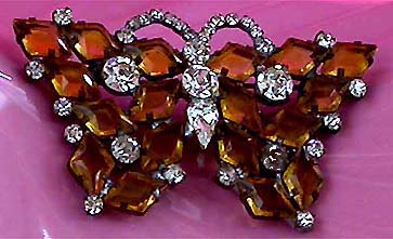a beautiful vintage costume jewelry brooch unsigned