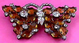 a beautiful vintage costume jewelry brooch unsigned