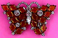 a beautiful vintage costume jewelry Brooch unsigned