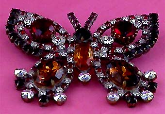a beautiful vintage costume jewelry brooch unsigned