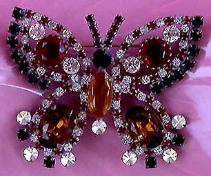 a beautiful vintage costume jewelry brooch unsigned