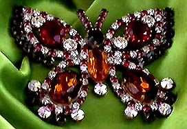 a beautiful vintage costume jewelry brooch unsigned