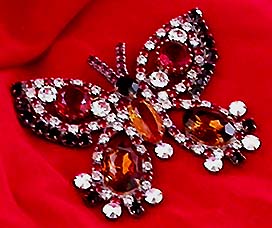 a beautiful vintage costume jewelry brooch unsigned