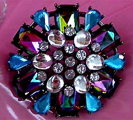 a beautiful vintage costume jewelry brooch unsigned