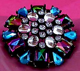 a beautiful vintage costume jewelry brooch unsigned