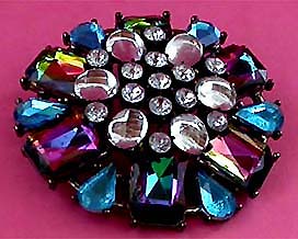 a beautiful vintage costume jewelry brooch unsigned