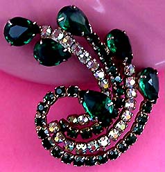 a beautiful vintage costume jewelry brooch unsigned