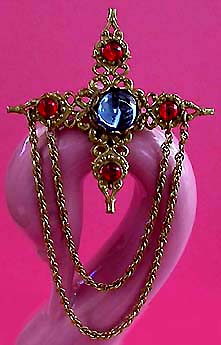 a beautiful vintage costume jewelry brooch unsigned