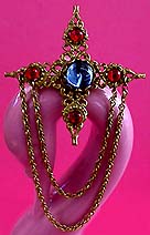 a beautiful vintage costume jewelry Brooch unsigned