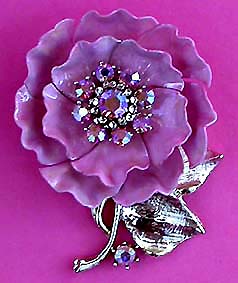 a beautiful vintage costume jewelry brooch unsigned